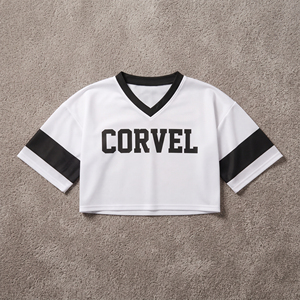 Camiseta deportiva de mujer con corte holgado y estampado gráfico de rayas, estilo crop top, para verano, con logo personalizado OEM, cuello en V y mangas cortas. - Product Image 3