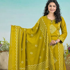 Moderno Salwar Kameez de Algodón Mal, Bellamente Diseñado, Suave y Cómodo, con Elegantes Detalles de Bordado Intrincado, Reversible - Product Image 1