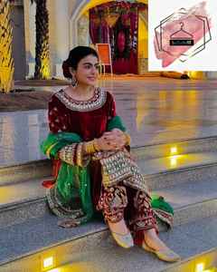 Sublimez la beauté de votre garde-robe avec le nouvel ensemble Kurti Palazzo, orné de broderies en sequins et en Zari. - Product Image 1