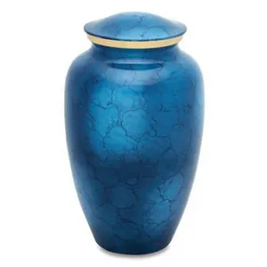 Urne funéraire en laiton, finement détaillée et à surface brillante, pour honorer les souvenirs chers, par Axiom Home Accents - Product Image 5