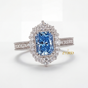 Anillo de Compromiso de Lujo con Diamante Radiante Cultivado en Laboratorio, Engaste de Garra, Moderno Anillo Nupcial de Plata 925, Elección para Novias en Bodas y Fiestas - Product Image 3