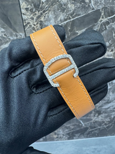 Montre pour homme avec cadran romain noir, lunette en moissanite incolore, bracelet en caoutchouc personnalisé, entièrement sertie de pierres, à prix bas - Product Image 4