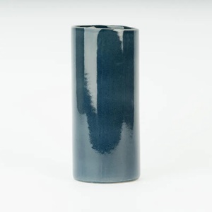 แจกันเซรามิกทรงเพรียวบางสีเขียวมะกอกเคลือบเงา ดีไซน์ทันสมัย เหมาะสำหรับตกแต่งบ้านอย่างมีสไตล์ - Product Image 5