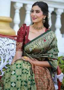 Sari de Seda Banarasi Elegante de la Mejor Calidad con Tejido Floral Zari para la Colección Nupcial, Ropa de Fiesta y Funciones de Boda - Product Image 4