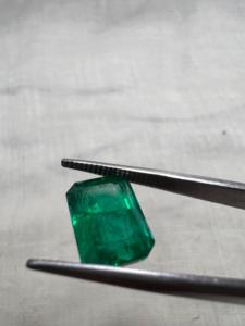 Véritable pierre précieuse verte de la forêt profonde de Zambie, 4,94 carats, taille octogonale, pour centre de bague - Product Image 3