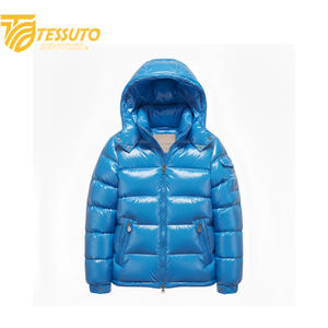 Veste matelassée noire brillante avec capuche et logo personnalisé – Manteau d'hiver en duvet pour homme – Fabricant en gros OEM - Product Image 3