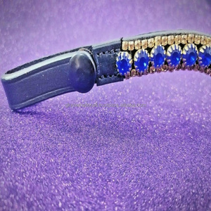 Bandeau de tête de cheval en cuir véritable personnalisé avec trois rangées de cristaux en diamant de couleur bleue et dorée, décoratif et brillant - Product Image 3