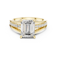 Élégante bague en or blanc 9 carats avec diamant taille émeraude et détails latéraux pavés séduisants