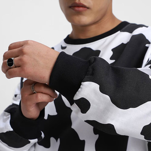 เสื้อสเวตเชิ้ตผู้ชายแบบซับลิเมชั่น คอวี ผ้าโพลีเอสเตอร์คอตตอน 360 กรัม ระบายอากาศ แห้งเร็ว เป็นมิตรกับสิ่งแวดล้อม โลโก้สั่งทำได้ วัสดุคุณภาพดี ลดราคาสุดพิเศษ - Product Image 6