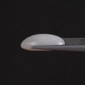 Ópalo Natural Blanco Certificado por IGI, Gema Suelta de 7.25 Quilates, Corte Ovalado 18x11mm, Tallado a Mano, Pulido, Tratado con Cera/Aceite, Buen Estado - Product Image 2