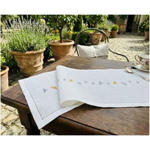 Nouveaux Chemins de Table en Lin Ivoire Personnalisés avec Broderie Point de Croix Abeilles Mignonnes de Haute Qualité pour la Maison, l'Hôtel et les Événements - Product Image 1