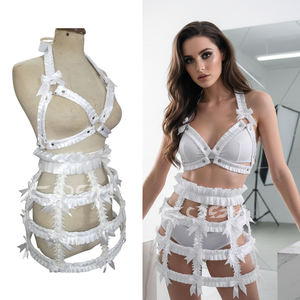 Vestido de satén blanco con volantes y conjunto de top halter, detalle de lazo coqueto, falda tipo pannier y arnés - Product Image 6