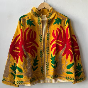 Chaqueta Suzani Hecha a Mano para Mujer, Elegante Bordado, Cómoda, Abertura Frontal con Bolsillos, Prenda de Invierno Moderna, Cinturón, Tela Suave - Product Image 1