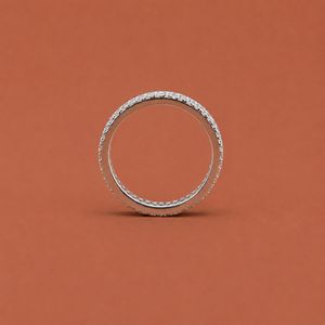 Anillo de Eternidad de Plata S925 Premium con Moissanita y Diamantes Baguette, Acabado Nupcial - Product Image 4