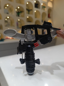 Aspersor de Jardín con Brazo Oscilante de Plástico, Rotación de 360 Grados, Micro Boquilla de Riego para Césped, Invernadero y Granja - Product Image 4