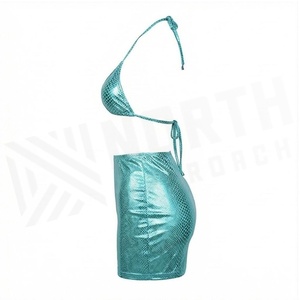 Ensemble de yoga 2 pièces imprimé papillon bleu avec finition dorée, body à col en V profond et jupe portefeuille longueur genou - Product Image 2