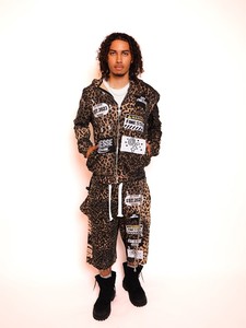Conjunto de chándal personalizado para hombre con parches, sudadera con capucha y cremallera, y pantalón corto, conjunto de ropa urbana de tela gruesa. - Product Image 1