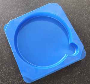 Plateau carré en plastique bleu avec insert circulaire pour le stockage, en PP de qualité alimentaire et écologique, jetable, pour produits de consommation - Product Image 4