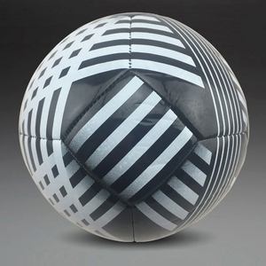 Ballons de sport en PVC de haute qualité pour adultes, tailles 4 et 5, en cuir noir, équipement de course, ballons de football pour des buts parfaits - Product Image 4