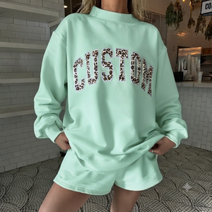 เสื้อสเวตเชิ้ตโอเวอร์ไซส์สีเขียวมิ้นท์สำหรับผู้หญิง ปักตัวอักษรตามสั่ง คอเต่า แขนยาว ผ้าถัก ผ้าฝ้าย สตรีทแวร์ฤดูหนาว ผ้าฟลีซ - Product Image 1
