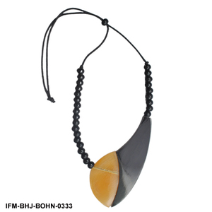 Collar colgante bohemio hecho a mano para mujer con piezas de cuerno de búfalo negro ahumado fusionado en cordones de algodón encerado ajustables - Product Image 1