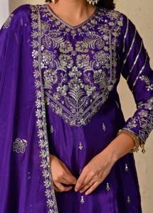 Robe de soirée indienne en mousseline de soie pour femme, entièrement cousue, avec broderies florales et sequins, coupe classique, idéale pour mariage et fête - Product Image 2