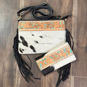 ชุดสองชิ้นกระเป๋าหนังสะพายข้างมีพู่ทำจากหนังวัวเป็นเครื่องมือทำมือ - Product Image 4