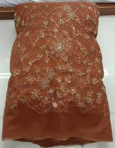 Tela de malla bordada con cuentas florales y lentejuelas pesadas, tejida con hilo, para la confección de vestidos, sarees, lehengas y dupattas para niñas, venta al por mayor. - Product Image 3