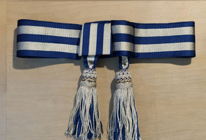 Ceinture de cérémonie avec pompons argentés et bleus – Écharpe décorative pour défilés et événements, prix abordable, OEM - Product Image 2