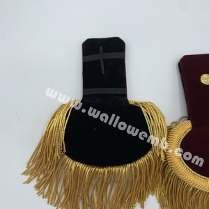 Épaulettes de parade marocaines ERSSM entièrement personnalisables en grenat et franges en fil d'or pour équipement de défense personnel - Product Image 1