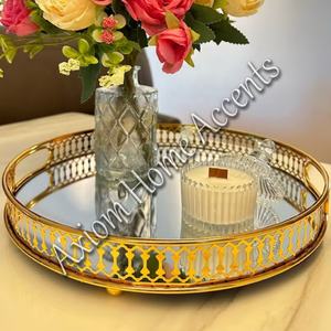 Plateau élégant en laiton avec finition polie idéal pour la fête de Noël et la décoration intérieure par Axiom Home Accents - Product Image 2