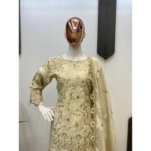 ชุดแต่งกายสำหรับงานปาร์ตี้พิมพ์ลายพื้นล่างสุดหรูของผู้หญิง - Product Image 1