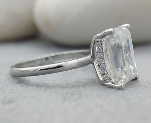 Bague de fiançailles D'VINS JEWELS en or massif 18 carats, diamant de laboratoire de 2 carats, taille émeraude, VVS/VS EF, avec certificat IGI - Product Image 3