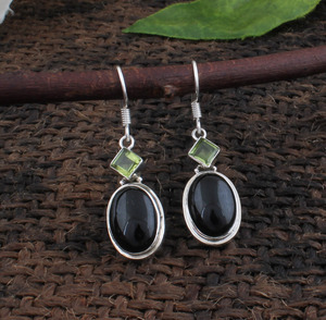 Pendientes de Plata de Ley 925 con Ónix Negro Natural y Peridoto, Joyería Genuina de Múltiples Piedras, Fabricante Mayorista - Product Image 1