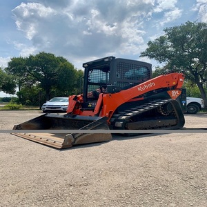Chargeuse compacte Kubota abordable avec système hydraulique performant pour la construction, l'aménagement paysager et l'entretien des propriétés - Product Image 4