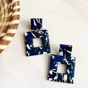 Pendientes de aro de resina artesanales, creativos, exagerados, retorcidos, grandes, redondos, con diseño de hada y patrón en espiral hecho a mano - Product Image 1