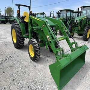 Potente tractor oruga 4x4 John Deere 4044R con implementos completos diseñado para la agricultura, resistencia y fiabilidad. - Product Image 3