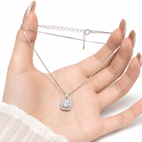 Collier pendentif en moissanite 1 carat taille coussin avec halo, en argent sterling 925, couleur D, pureté VVS1, idéal pour les vacances, les voyages, la côte, les journées ensoleillées, cadeau pour femme, bijoux raffinés
