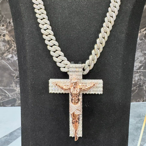 Collier personnalisé de luxe en or plaqué or 3D avec pendentif croix chrétienne Hip Hop Jésus en moissanite S925 VVS1 - Product Image 1