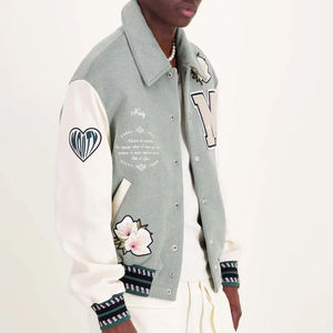 Chaquetas Varsity Personalizadas de Invierno para Universidad y Preparatoria, de Lana, con Bordado, Mangas de Cuero Vacuno, Estilo Letterman Juvenil, Resistentes al Viento - Product Image 3
