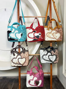 Sac fourre-tout en cuir véritable façonné à la main March Expo Western avec design à double cœur clouté, sac à bandoulière en cuir de vachette pour femme - Product Image 5