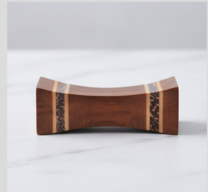 Reposacucharas de madera con diseño de rayas incrustadas, soporte ecológico para utensilios de cocina. - Product Image 3