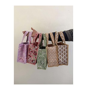 กระเป๋าโท้ทผ้าฝ้ายลายควิลท์สไตล์โบฮีเมียนขนาดเล็ก  แบบเปิดสองด้าน ลายบล็อกพิมพ์  กระเป๋าใส่อาหารกลางวัน  ผ้าทำมือ  ของขวัญ - Product Image 1