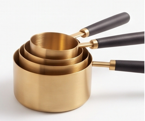 Ensemble élégant de tasses et cuillères à mesurer dorées avec poignées noires, outils de mesure en métal résistants à la chaleur pour la cuisine et la pâtisserie - Product Image 6