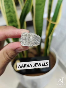 Bague de Fiançailles en Moissanite Plaqué Or Blanc, Coupe Ovale, avec Grappe Semi-encastée et Sertissage à Griffes pour Femme - Product Image 5