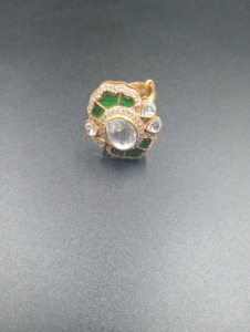 Anillo de cóctel clásico con doblet verde en forma de estrella de Amaira Jewels, chapado en oro, para mujer, ideal para fiestas y compromisos. - Product Image 5