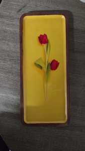 Bandeja Rectangular de Madera Hecha a Mano con Incrustaciones de Resina Amarilla y Diseño Floral de Tulipán Rojo, Organizador Decorativo Multifuncional para Mesa - Product Image 3