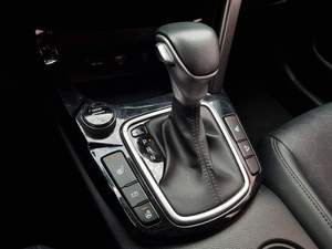 SUV d'occasion coréen 2023 Kia Seltos 1.6L Turbo Édition Deluxe Essence Automatique Intérieur Cuir Foncé Faible Consommation de Carburant - Product Image 5