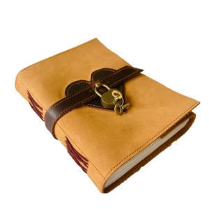 Carnet artisanal classique en cuir véritable avec serrure et clé, motif cœur, pages blanches, couverture souple, carnet de croquis, livre de lecture à bords festonnés - Product Image 5