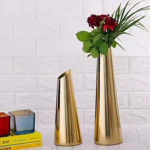 Jarrón de flores de metal de diseño premium, jarrón decorativo de lujo para centro de mesa de boda - Product Image 1